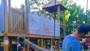 Accidentul din Parcul Tei în care o fetiţă a fost rănită după ce o chingă a unui echipament de joacă s-a desprins | Amendă de 40.000 lei pentru ADP Sector 2 