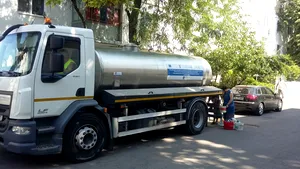 FOTO | Măsuri anticaniculă la Galaţi: Numărul cisternelor cu apă care ajung zilnic la blocurile debranşate de la reţeaua de apă, dublat