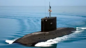 Submarin rusesc surprins la suprafață în Canalul Mânecii. NATO ironizează situația, Moscova se apără