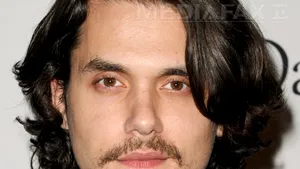 John Mayer nu poate să mai cânte. Cântăreţul a fost diagnosticat cu granulom al corzilor vocale