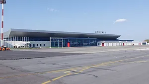 Un avion ucrainean a intrat ilegal în spaţiul aerian al R.Moldova şi a aterizat la Chişinău