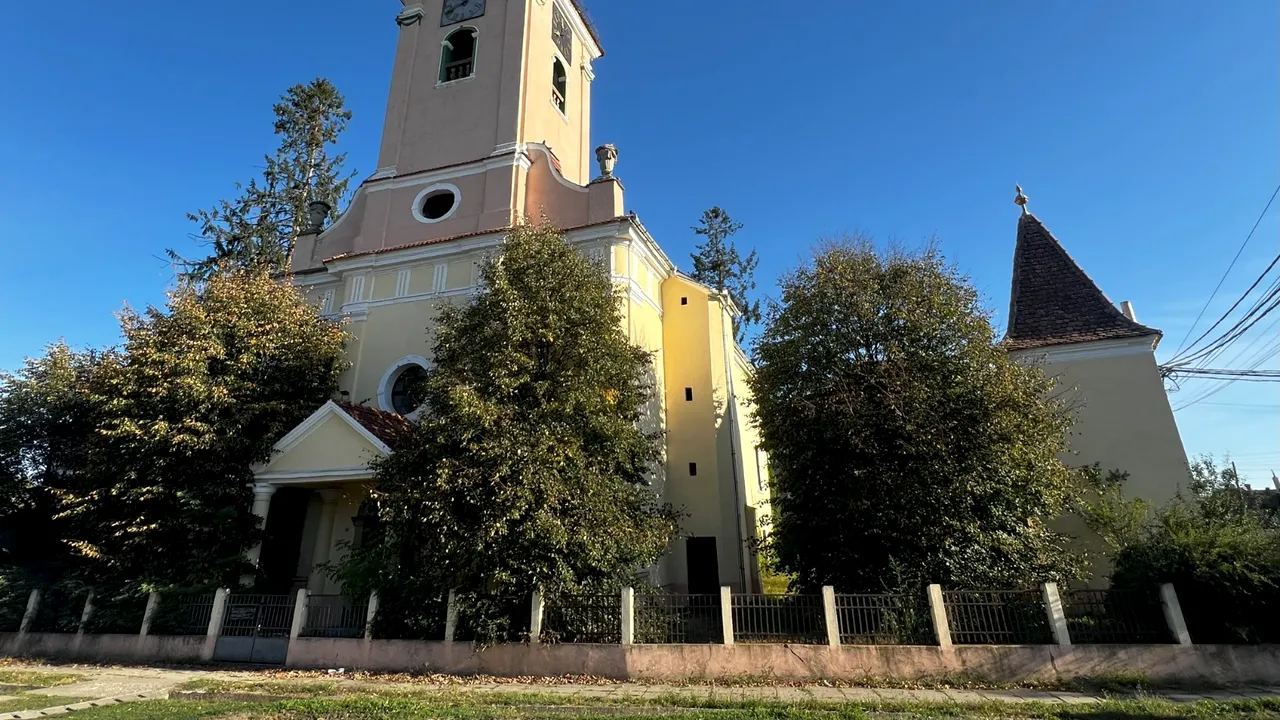 Povestea unei biserici din Sibiu, în care funcţionarii primăriei lucrau în depozitul de slănină