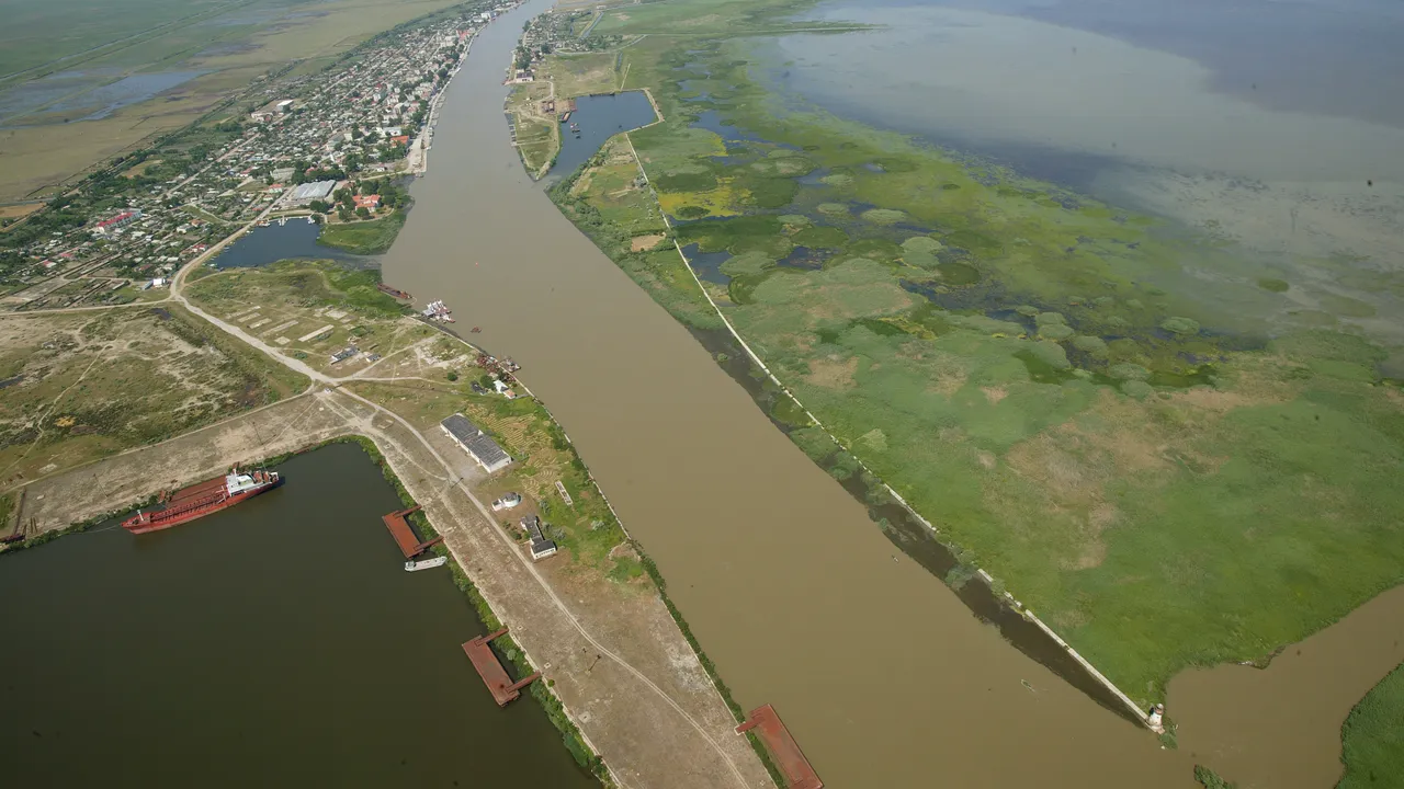 Rusia a atac din nou pe Dunăre. Porturile de lângă România lovite, exploziile s-au auzit şi pe malul nostru / Ucraina raportează răniţi / Angel Tîlvăr: MApN a monitorizat în timp real situaţia generată de atacurile de la Reni