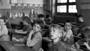 ESCAPE MIND: Se apropie Bacul. Amintiri din recreaţii. Carte,muzică, film şi fotografie despre şcoală - FOTO, VIDEO