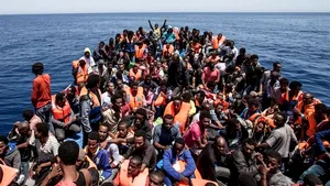 Alarmă în Europa: 70.000 de libieni, gata să invadeze continentul. România, printre ţările dispuse să preia voluntar refugiaţi? 