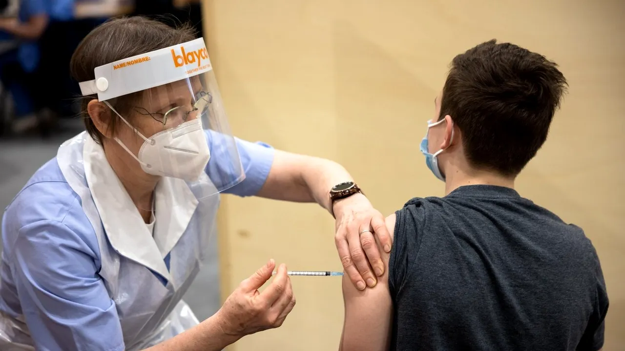 Câţi elevi din România s-au vaccinat anti-COVID. Anunţul lui Sorin Cîmpeanu