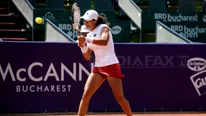 Monica Niculescu a învins-o pe Andreea Mitu şi s-a calificat în semifinale la BRD Bucharest Open: Deşi scorul în ultimele două seturi pare uşor, a fost greu pe final