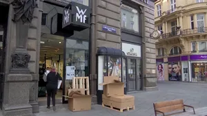 Unele ţări europene relaxează măsurile de carantină, iar oamenii revin, treptat, la muncă. ”Suntem plini de speranţă”