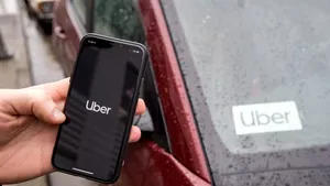 Evaziune fiscală cu firme-fantomă în transportul alternativ. 16 percheziții în Timiș și Gorj