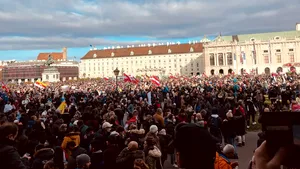 O nouă zi de proteste în Austria. Mii de oameni au ieşit în stradă pentru a se opune vaccinării obligatorii şi lockdown-ului