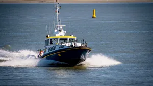 O barcă cu motor s-a ciocnit de o navă a Pazei de Coastă din Grecia. Cel puțin 15 oameni au murit