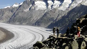 STUDIU Gheţarii din Himalaya se topesc într-un ritm alert. Gheţarii montani ar putea să dispară în unele regiuni, până în 2100