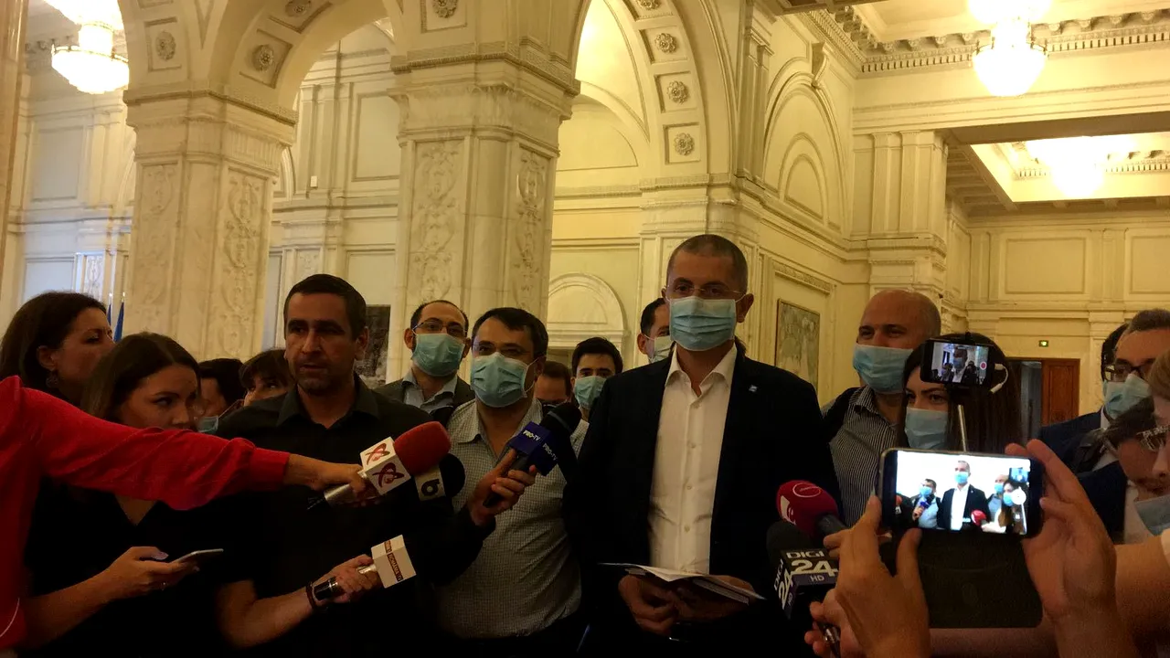 Linişte în Parlament. Interzis la bannere sau pancarte, iar cei care perturbă activităţile parlamentare vor fi sancţionaţi