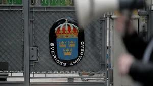 Ambasada Suediei, întrebare de Ziua Limbii Române: „Vouă cât va venit factura la lumină?”