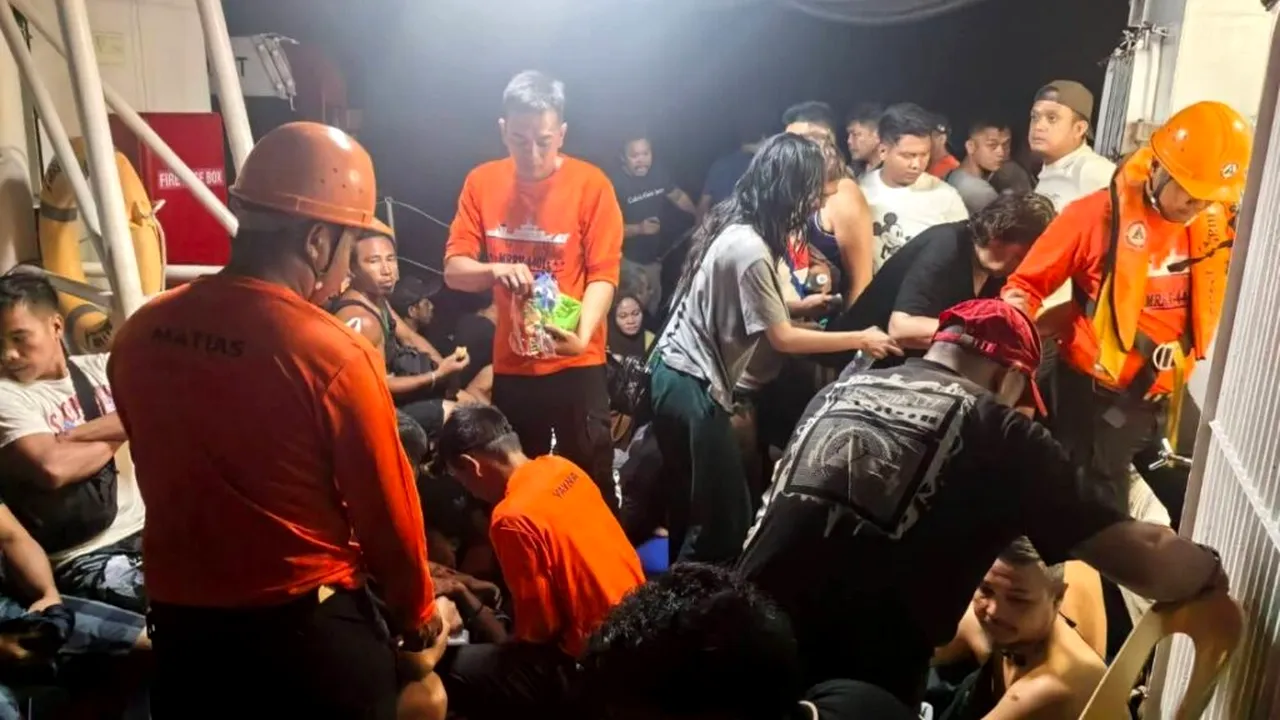 Feribot cu peste 350 de persoane la bord, scufundat în Filipine: Cel puțin 15 morți și zeci de dispăruți