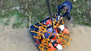 Cod portocaliu de inundaţii: O sută de militari de la Craiova, detaşaţi în Mehedinţi pentru a interveni în caz de nevoie