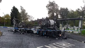 Violenţe în Irlanda de Nord ca reacţie la restricţiile generate de Brexit. Un autobuz a fost incendiat