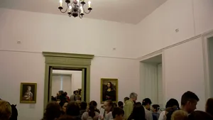 FOTO Noaptea Muzeelor 2017: Peste 13.000 de vizitatori au admirat expoziţiile Muzeului Municipiului Bucureşti/ 18.000 de vizitatori au fost la Cimitirul Bellu şi peste 14.000 la Geologie