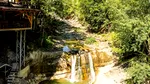 Un afacerit din Buzău a construit un un baraj ilegal pe un pârâu pentru a-și face un lac artificial cu păstrăvi