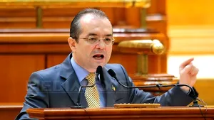 PSD şi PNL au cerut verificarea cvorumului, Oltean a refuzat; Boc prezintă în plen Legea educaţiei