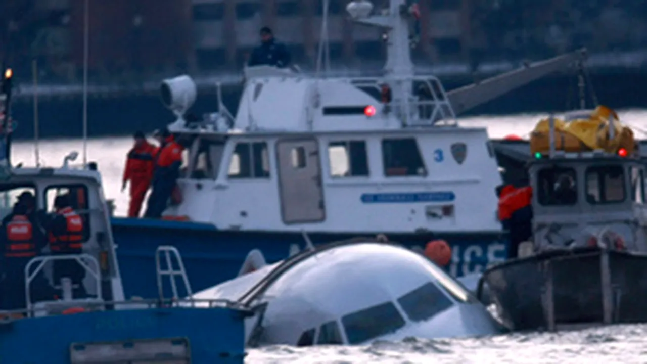 Motoarele avionului prăbuşit la New York s-au desprins de fuselaj