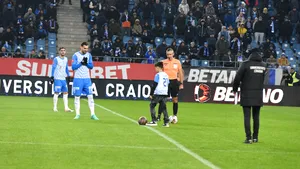 Cine este puştiul care a dat lovitura de începere la meciul Universitatea Craiova - Farul Constanţa 1-2