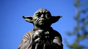 O statuie a maestrului Yoda din franciza 