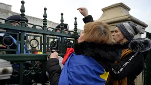 Cîţu, după ce protestatarii AUR au forţat intrarea în Parlament: Atentat la sănătatea românilor