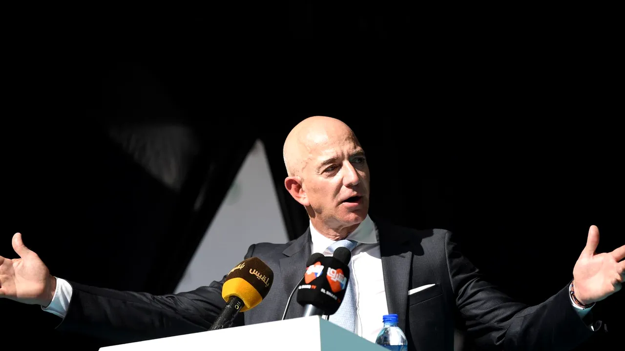 Primul om cu o avere de 1.000 MILIARDE: Jeff Bezos trece primul pragul. Când l-ar putea urma Zuckerberg şi Jack Ma