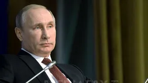 Putin acuză SUA că înarmează deja Ucraina, citând informaţii de la serviciile secrete/ The Moscow Times scrie că Putin a făcut declaraţia la Bucureşti, în loc de Budapesta - FOTO