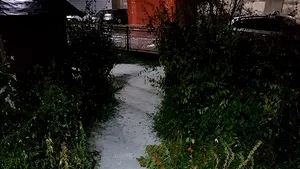 Grindină de mărimea unui ou de găină. Acoperişuri, maşini şi culturi distruse în COMARNIC în urma unei furtuni puternice