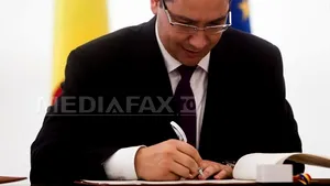 Moţiunea de cenzură iniţiată de PNL, centrată pe scandalurile de corupţie şi 