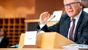 Oficial UE: Va trebui să plătim mai mult pentru Uber şi serviciile de livrat mâncare dacă vrem ca lucrătorii din aceste domenii să beneficieze de drepturi mai bune /  