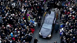 Prima zi de doliu în Cehia: Sicriul cu trupul lui Vaclav Havel, transferat la Castelul Praga - GALERIE FOTO