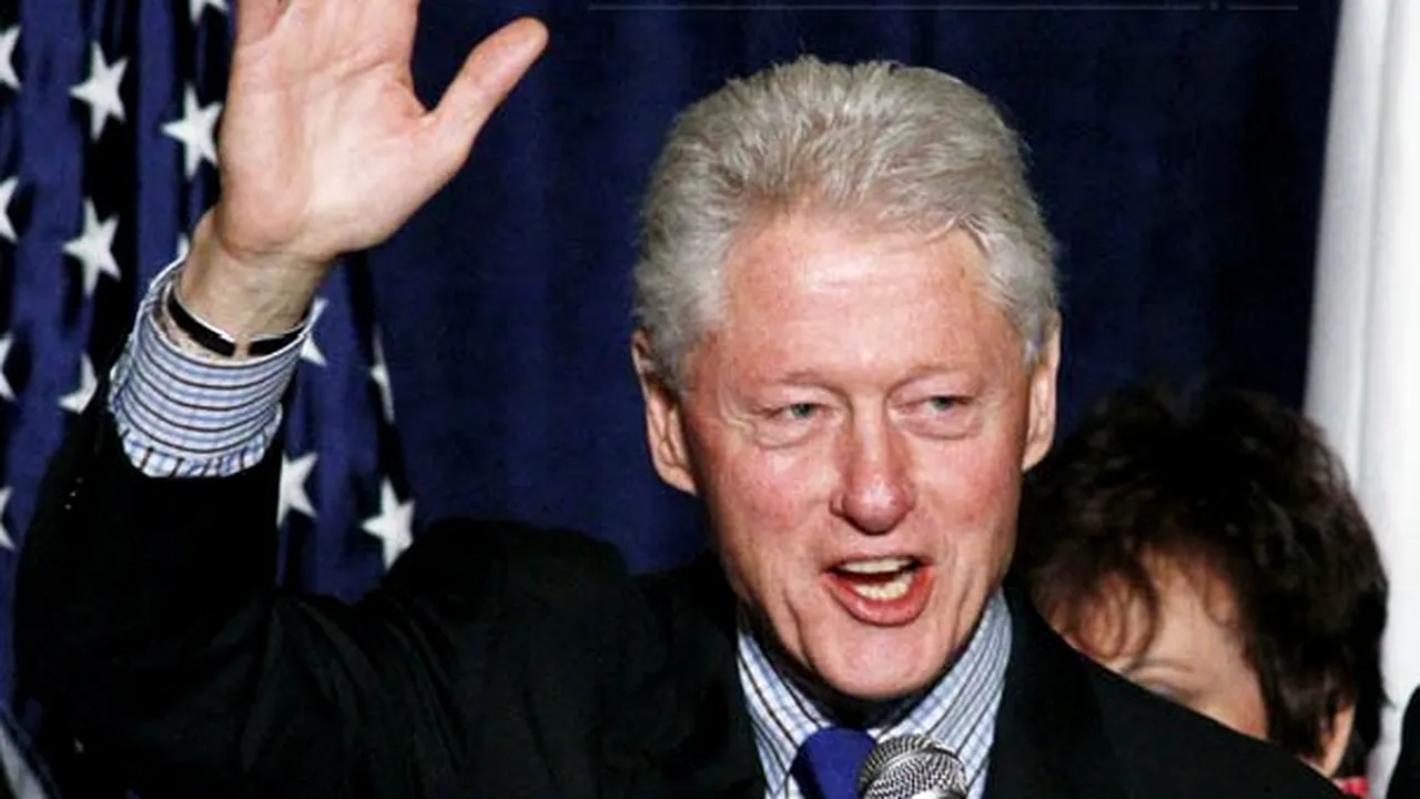 Bill Clinton crede că Mitt Romney va avea o sarcină grea în faţa lui Barack Obama