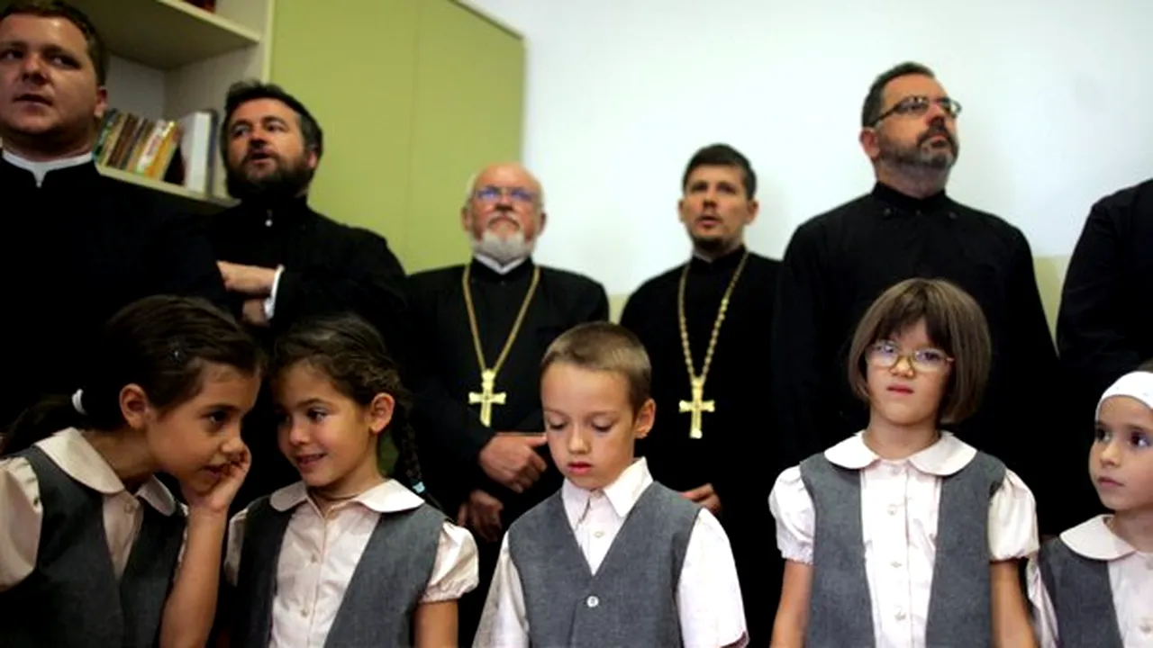 REPORTAJ: Prima şcoală privată ortodoxă din Timişoara. Elevii spun rugăciuni, învaţă să grădinărească sau să gătească - FOTO