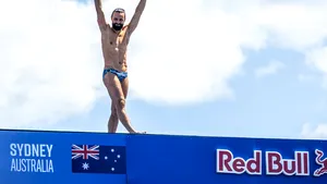 Cătălin Preda concurează din nou în Seria Mondială Red Bull Cliff Diving