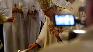 Paştele catolic 2021, restricţii ridicate. Credincioşii merg sâmbătă noapte la Slujba de Paşti. Programul bisericilor 