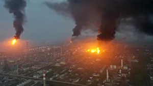 Incendii uriaşe la o uzină chimică din Shanghai. Încă nu este clară cauza