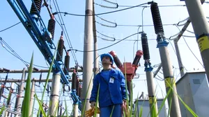 ANRE: Electrificarea locuinţelor fără acces la acest serviciu va fi făcută de distribuitori