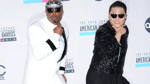 American Music Awards 2012: Cum au apărut vedetele pe covorul roşu - GALERIE FOTO
