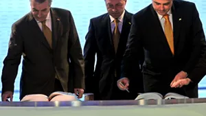 Băsescu, Tăriceanu şi Cioroianu au semnat Tratatul de reformă al UE