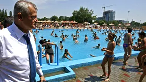 Copiii mai mici de 10 ani ar putea intra gratis în ştrandurile din Capitală