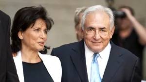 Dominique Strauss-Kahn a ieşit din nou în oraş cu soţia sa