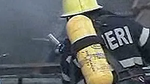 Târgu Mureş: Acoperişul unei case a explodat, trei persoane fiind rănite