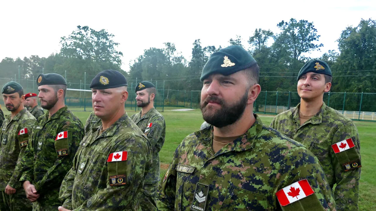 Val de recrutări în armata canadiană după amenințările lui Trump