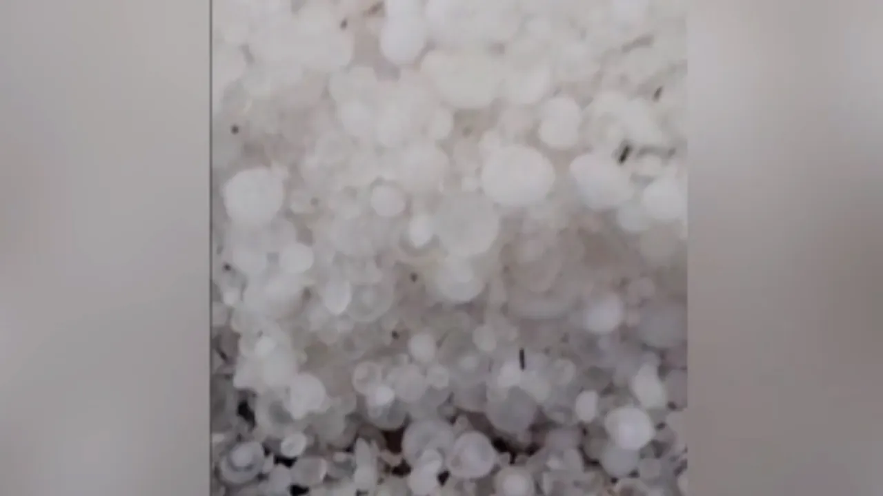Surpriză la Abu Dhabi. Străzile, acoperite de pietre mari de grindină