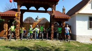 FOTO | CicloBiblio2017 – prima (non) conferinţă (pe biciclete) a bibliotecarilor din România: Ţara noastră merită să fie citită, este o carte cu comori pe care n-o să reuşim s-o terminăm niciodată