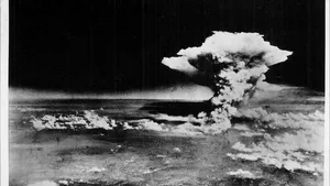 Un supravieţuitor de la Nagasaki face un apel disperat către Putin: „Arma nucleară nu pune capăt războiului, ci umanităţii”

