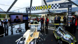 Un maestru cofetar a realizat cea mai rapidă maşină comestibilă

